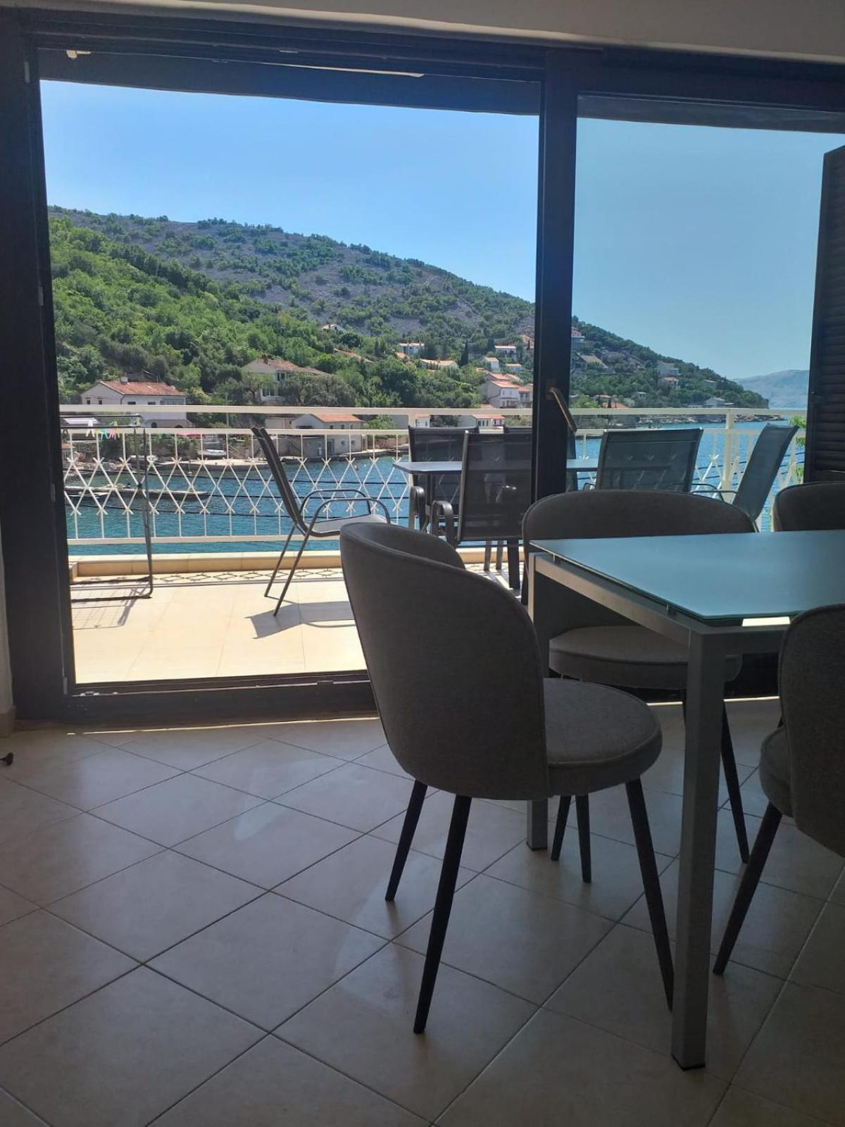 Apartmani Pulic 센 외부 사진